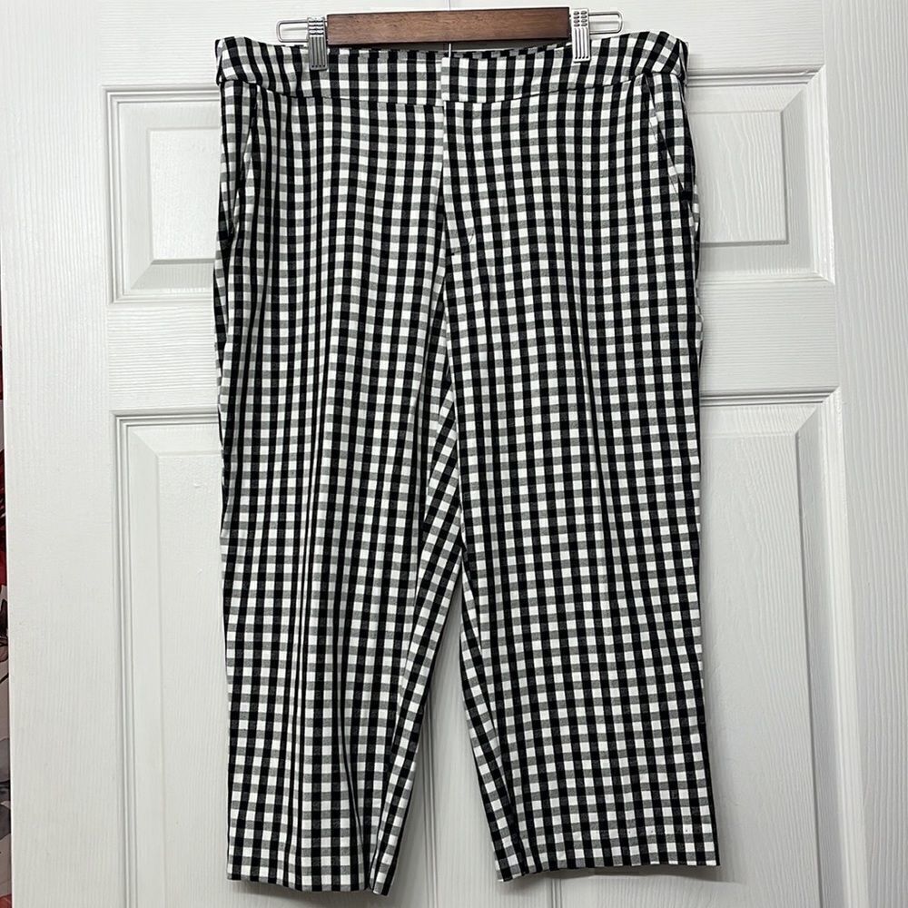 Womens 4 Way Stretch Mid-Rise Woven Gingham Capri Pants